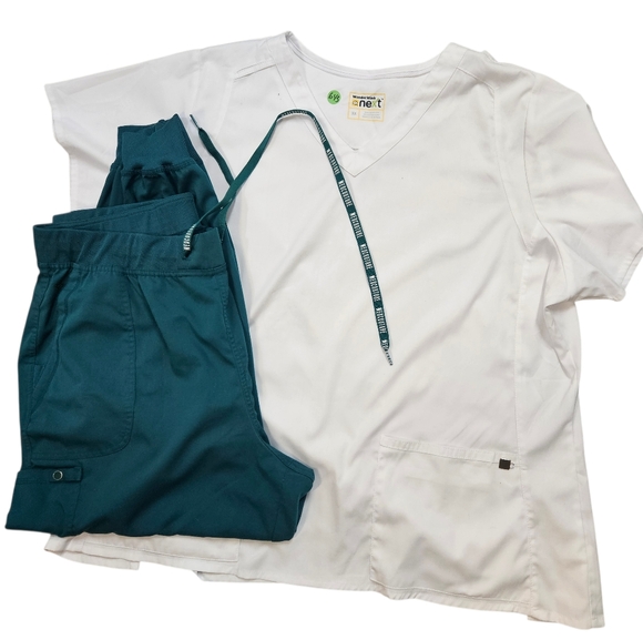 Scrub Set - Picture 1 of 2